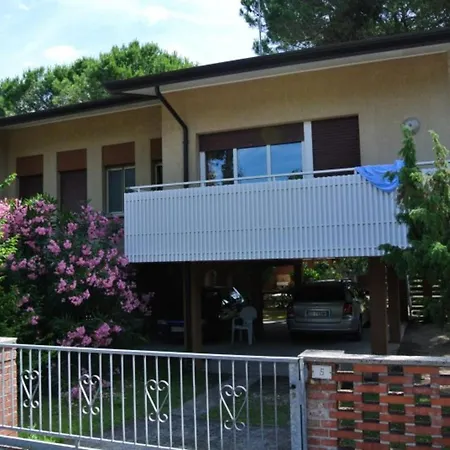Lovely Vacation Retreat Just 350 M From The Apartment Bibione