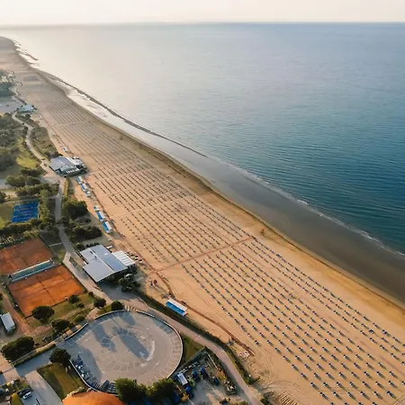 Lovely Vacation Retreat Just 350 M From The